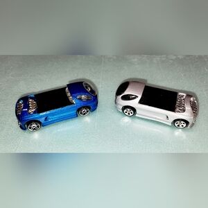 Two Mattel Hot Wheels Vintage 1999 Deora II Set Of  Silvertone & Blue Cars